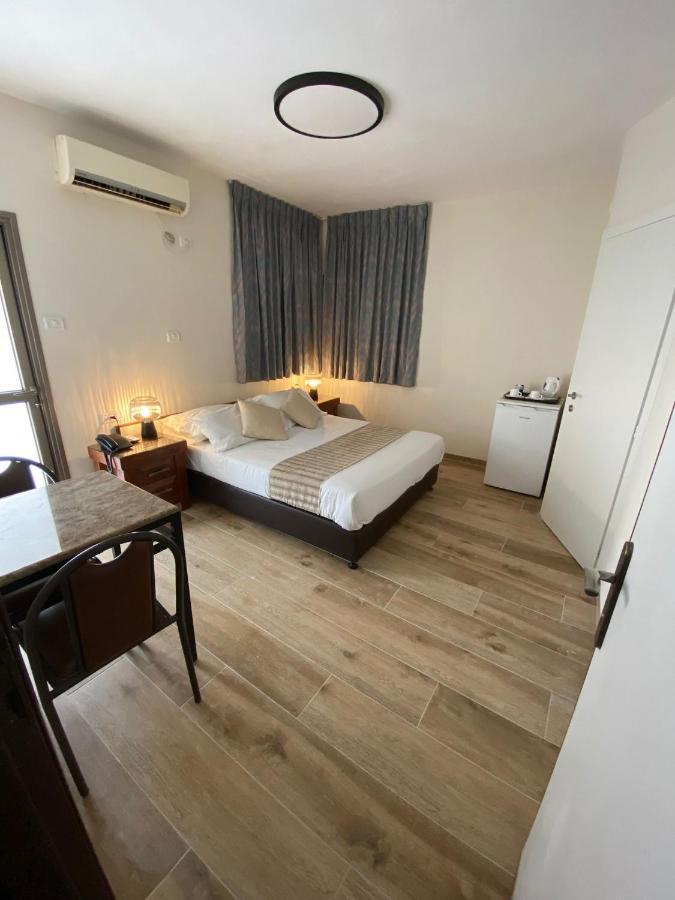 Berger Hotel Тиверіада Екстер'єр фото